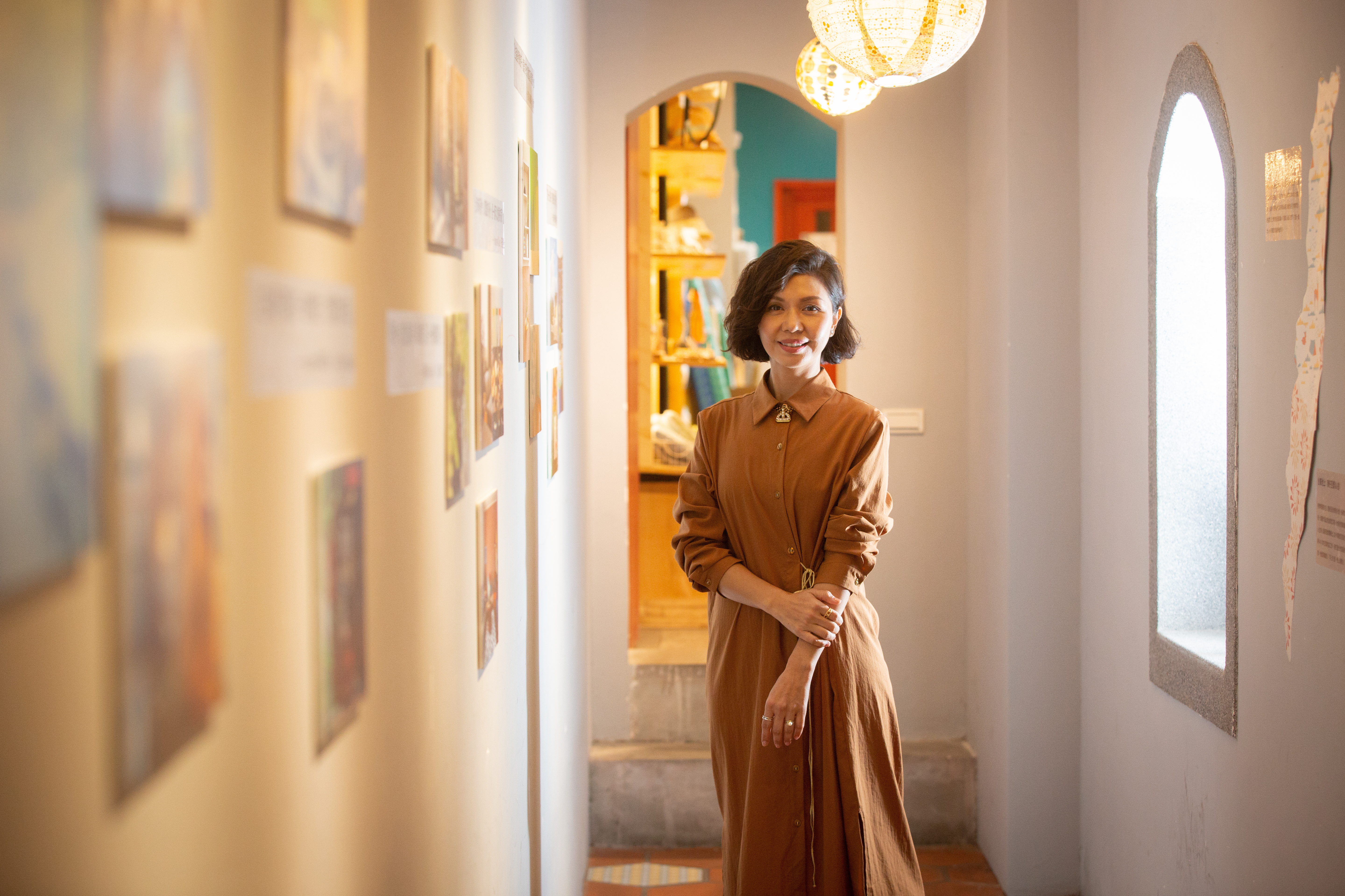 于子育形容自己40歲前的財務是本糊塗帳，靠著斷捨離重啟富成長。（服裝提供：CHLOECHEN）