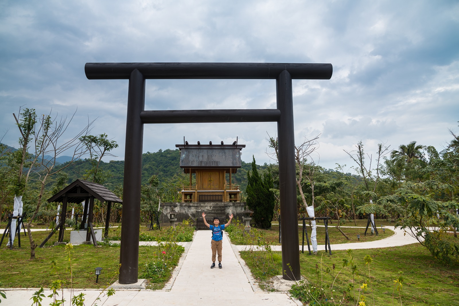 「鹿野神社」已成鹿野網紅景點，不少人來此拍照。