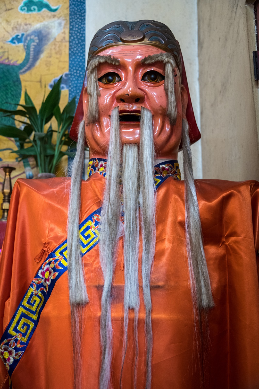 廟方說土地公的鬍子剪掉後，又自行生長50公分。