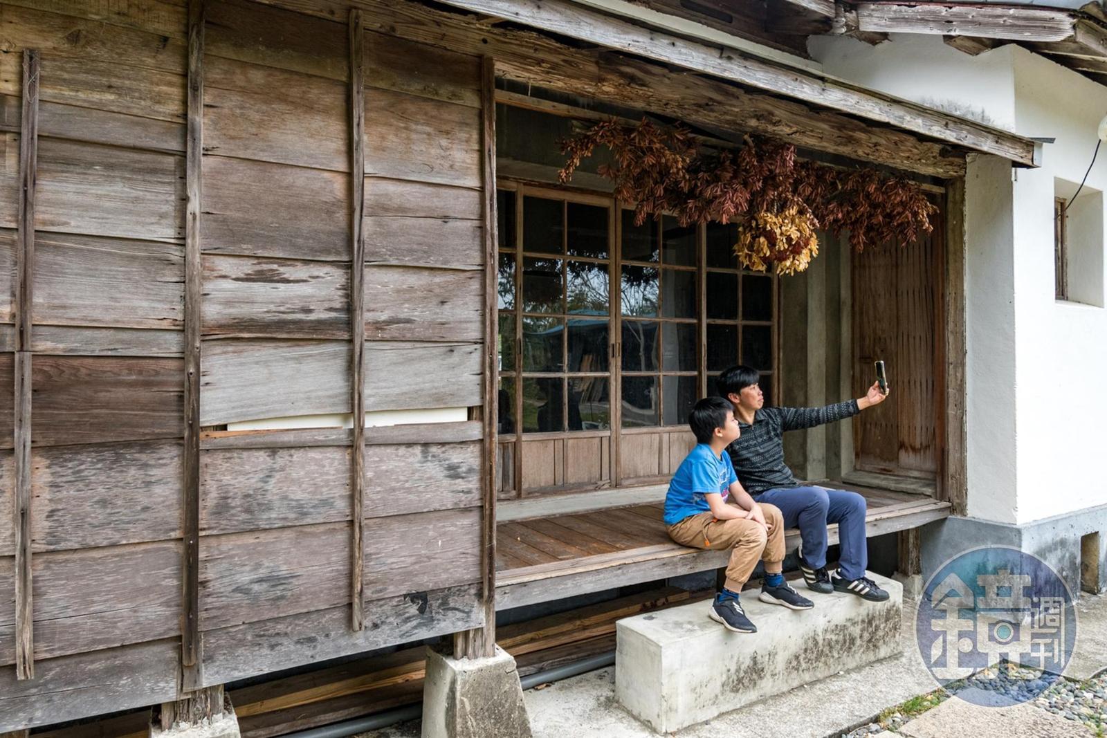 「鹿野區役所」保留日式建築，由當地團體自行修繕。