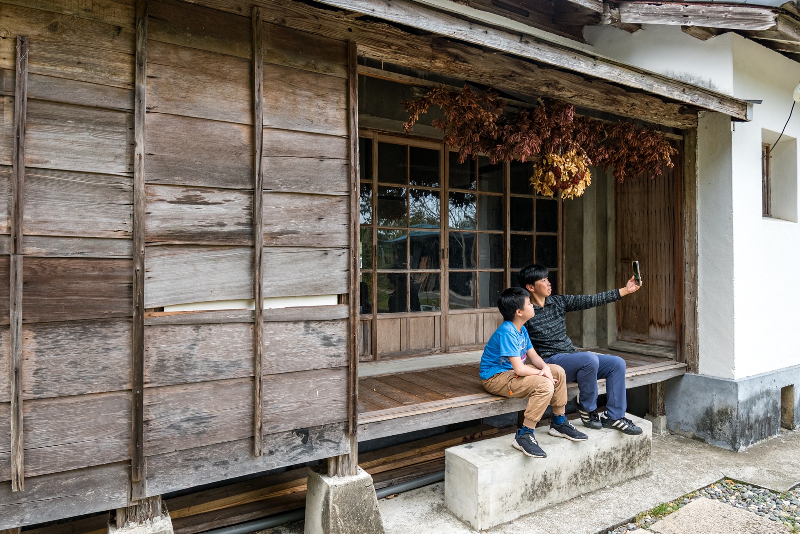 「鹿野區役所」保留日式建築，由當地團體自行修繕。