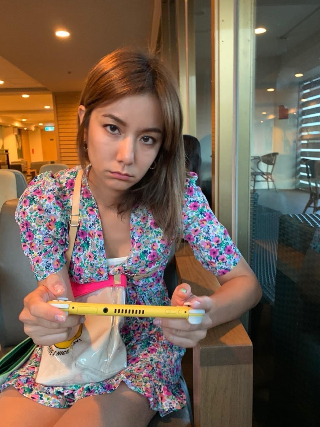經紀人透露莎莎因壓力過大半年前不自主流鼻血。(翻攝自莎莎臉書)