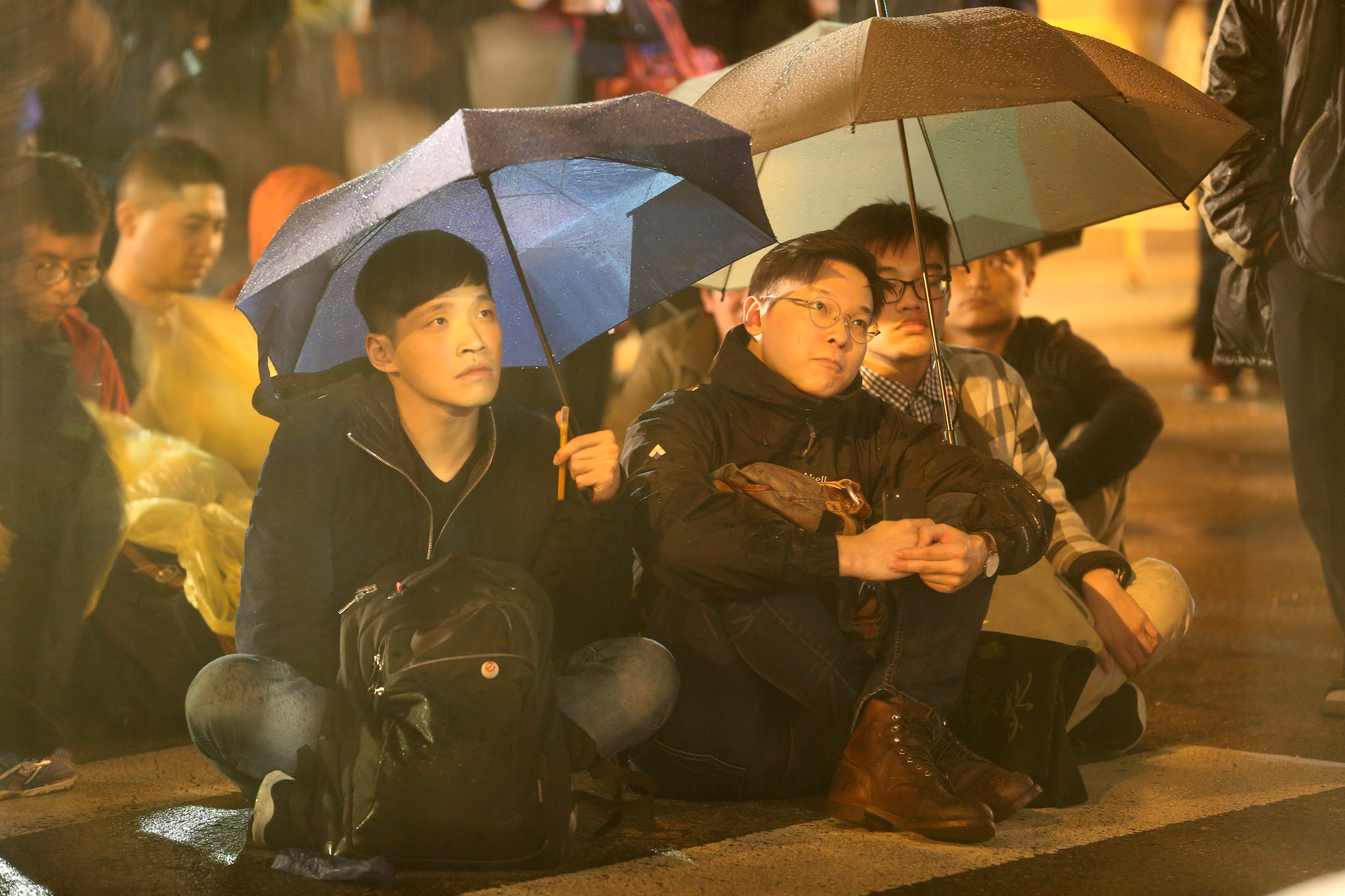 318學運至今已滿7週年，當時的學運領袖林飛帆（前排右）與陳為廷（前排左）都已超過30歲了。（本刊資料照）