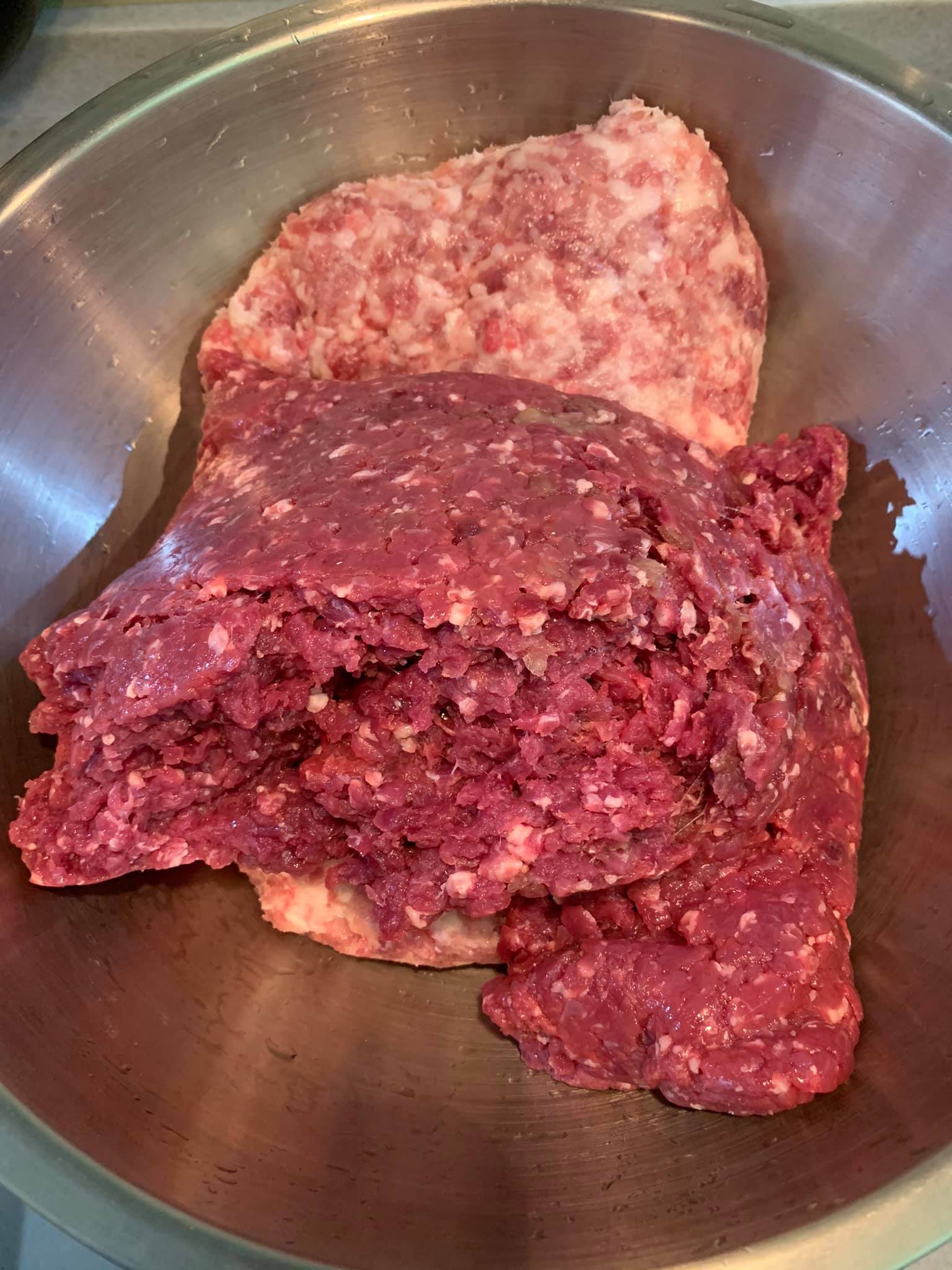 放入牛絞肉。