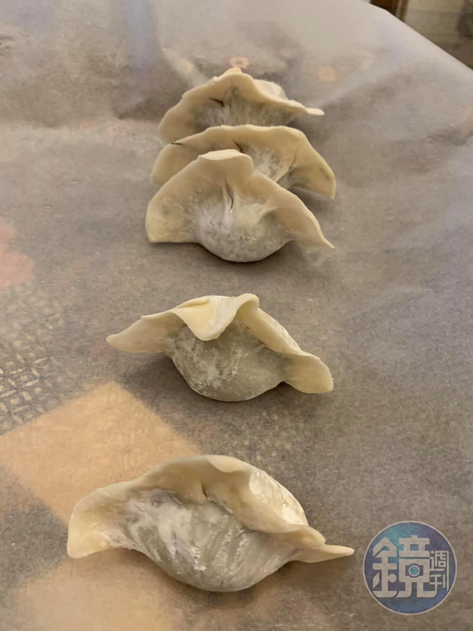 包第一批餃子,試煮試味,鹹淡剛剛好。