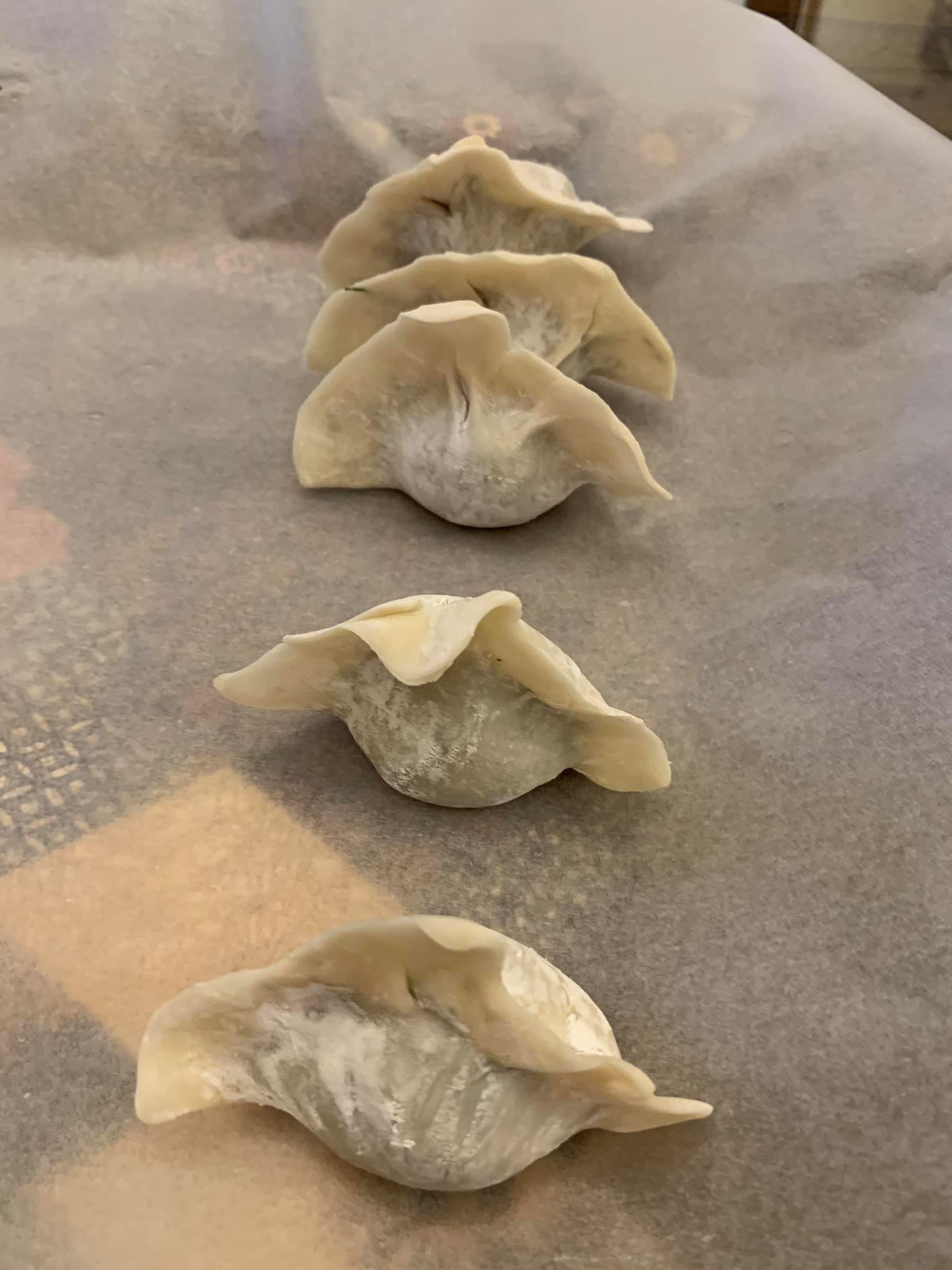 包第一批餃子，試煮試味，鹹淡剛剛好。