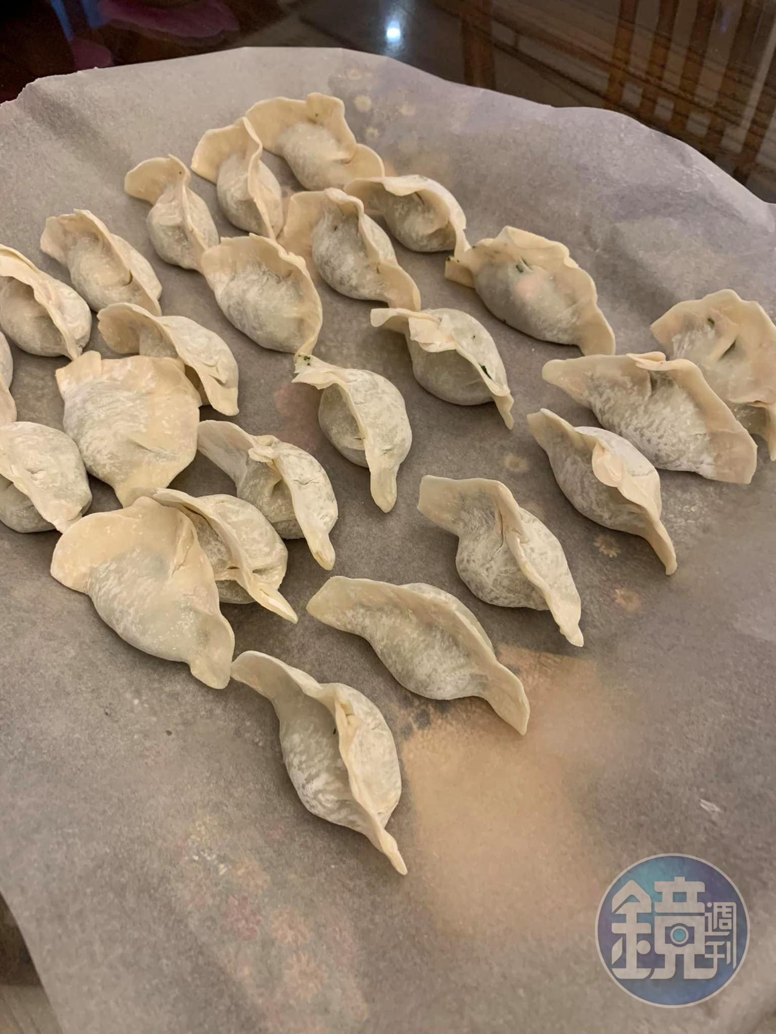 不斷包餃子的過程很療癒。