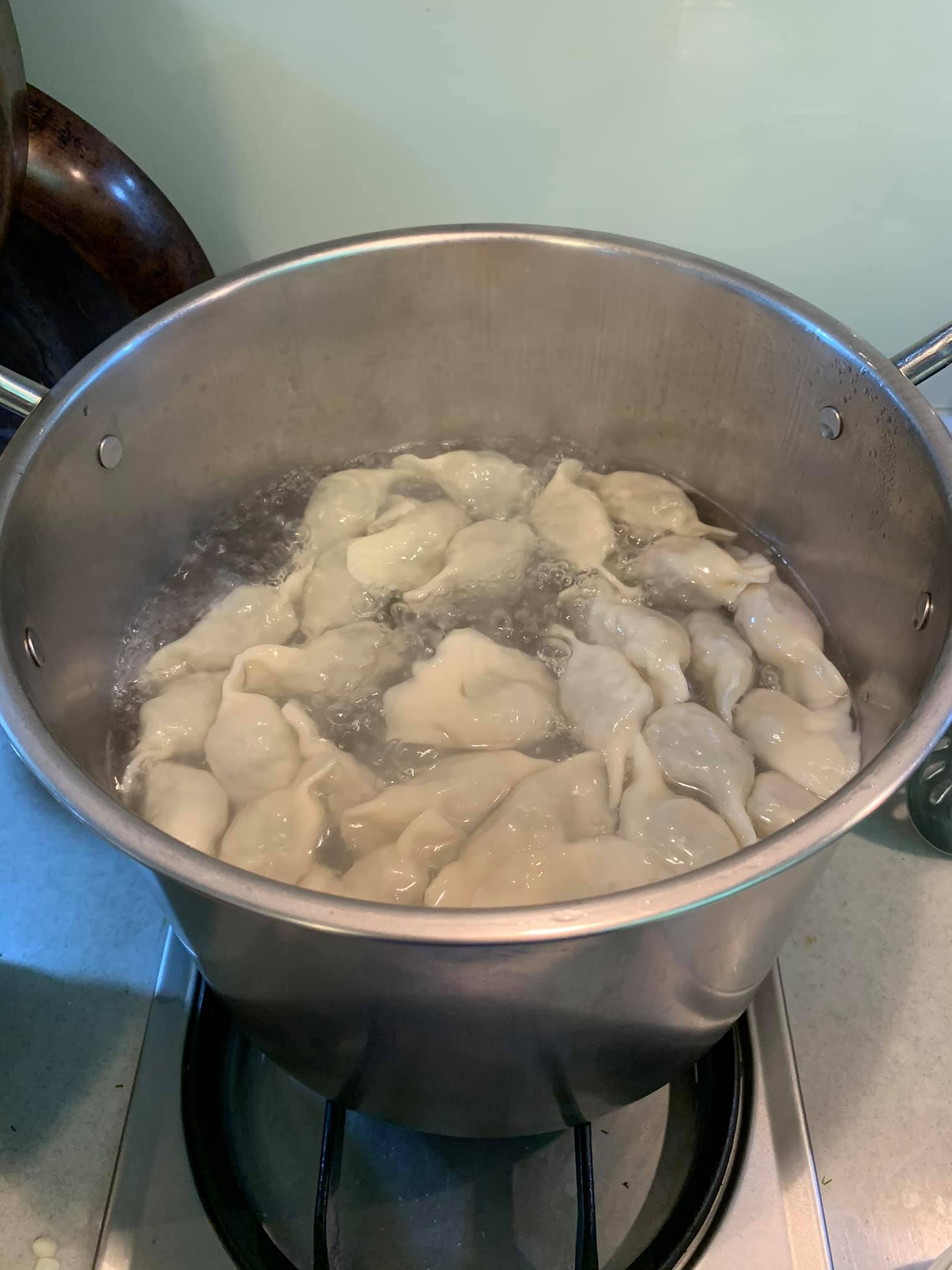 開始大鍋煮茴香餃子。