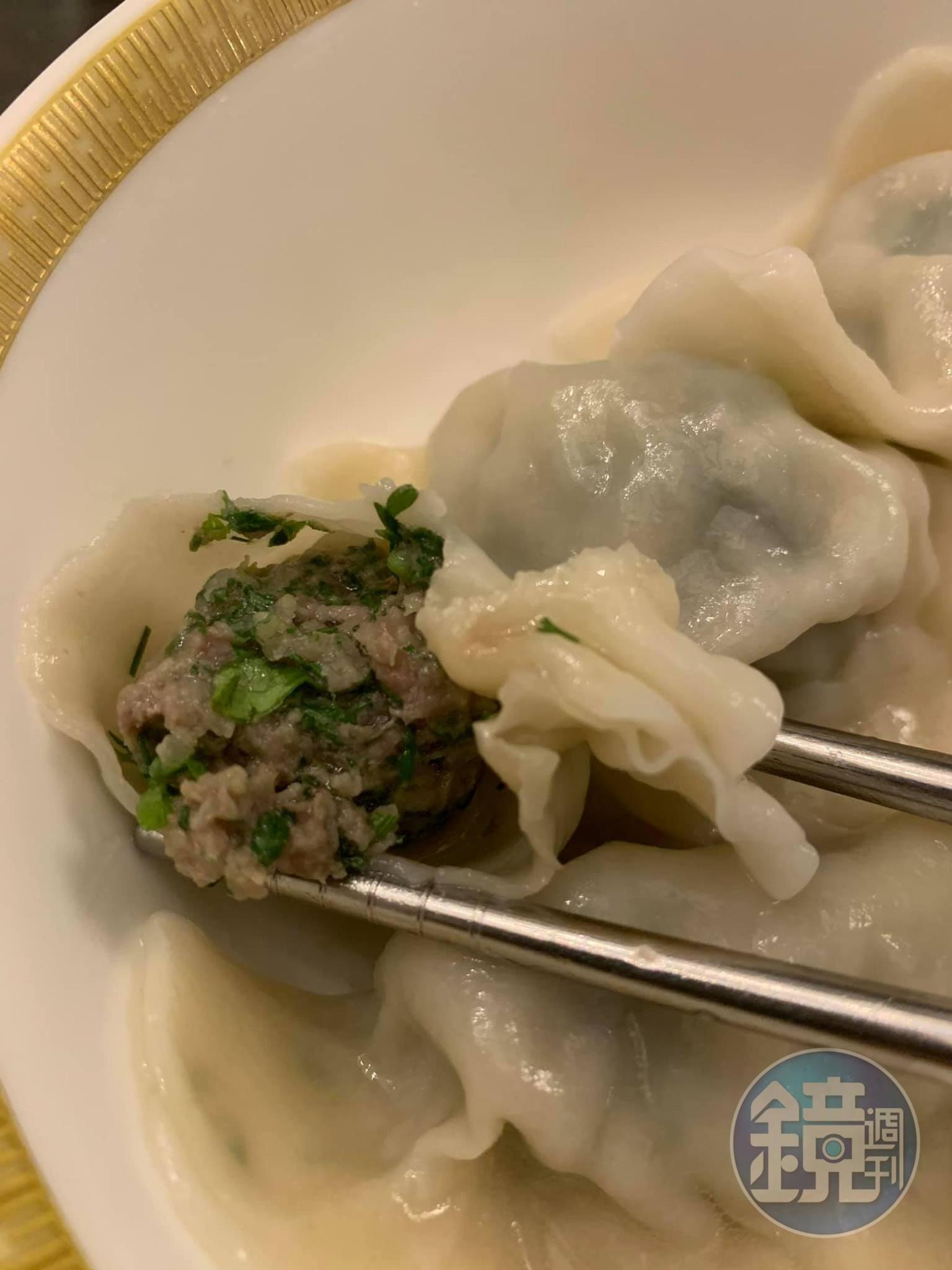 茴香餃子的內餡鮮甜,春天的味道。