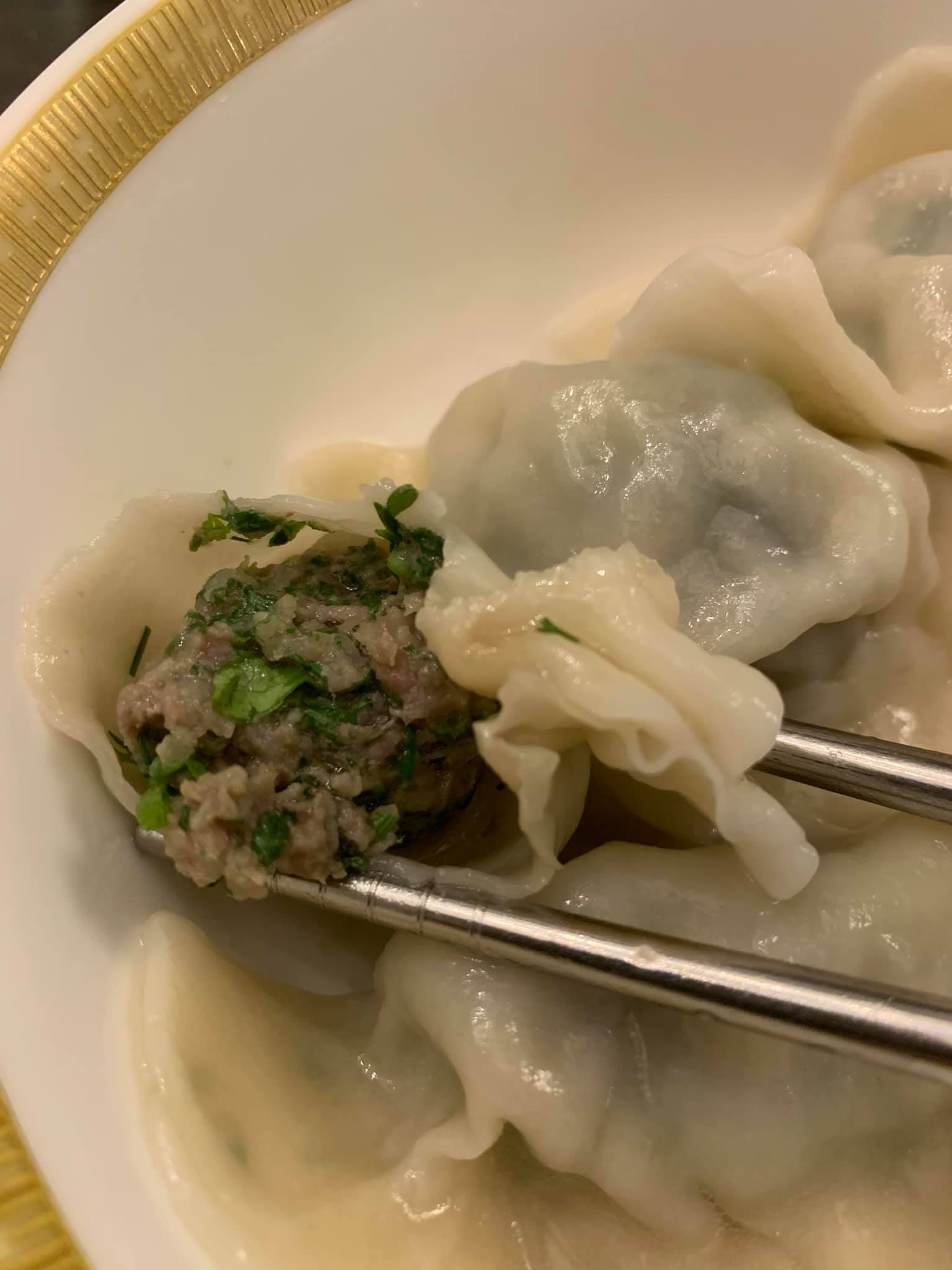 茴香餃子的內餡鮮甜，春天的味道。