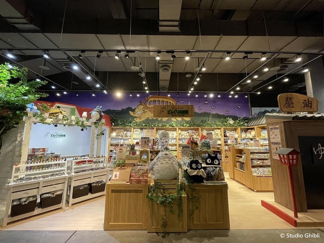 3月18日開幕，店內有許多可愛的周邊商品。（橡子共和國提供）