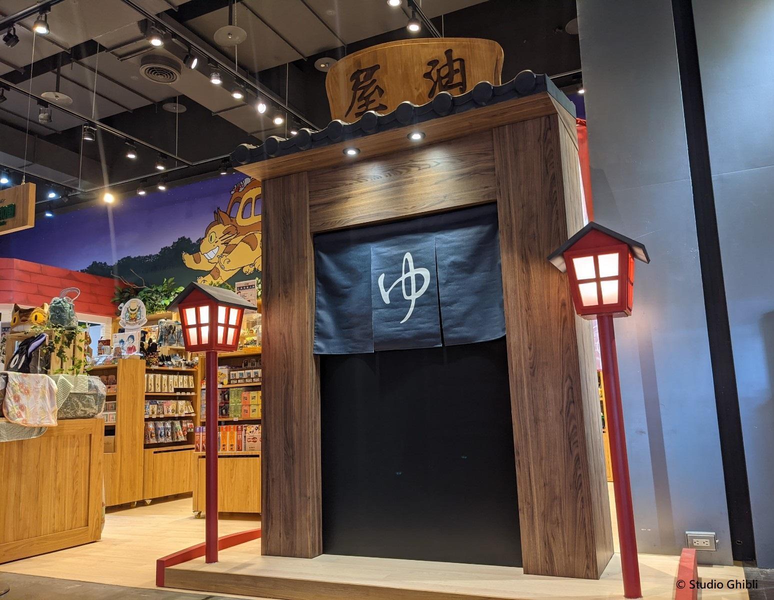 為了更符合古都台南的懷舊氛圍，設計特別加入《神隱少女》湯婆婆的油屋打卡點。（橡子共和國提供）