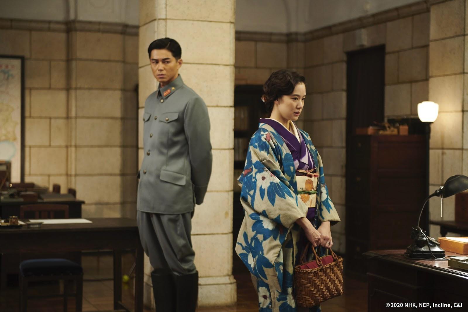 蒼井優（右）主演的《間諜之妻》去年在威尼斯影展榮獲銀獅獎殊榮，在日本也獲正面評價。可樂電影提供）
