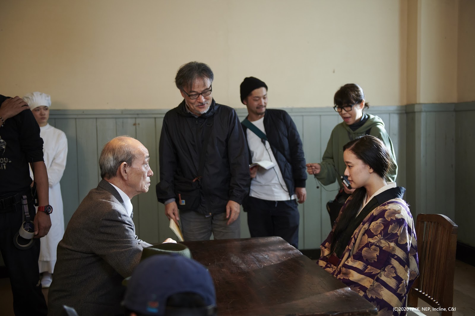 黑澤清在收到《間諜之妻》劇本後,以編導立場進行修改,包含結局也是出自他的想法。(可樂電影提供)