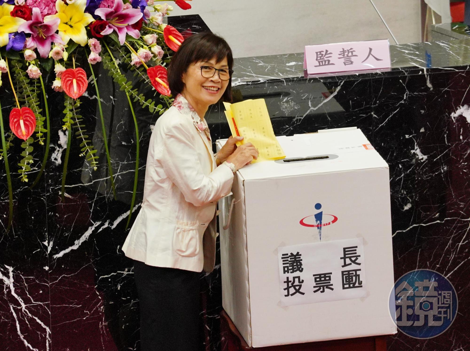 國民黨高雄市議長曾麗燕傳出涉嫌詐領助理費,獲檢方裁定200萬元交保。(本刊資料照)