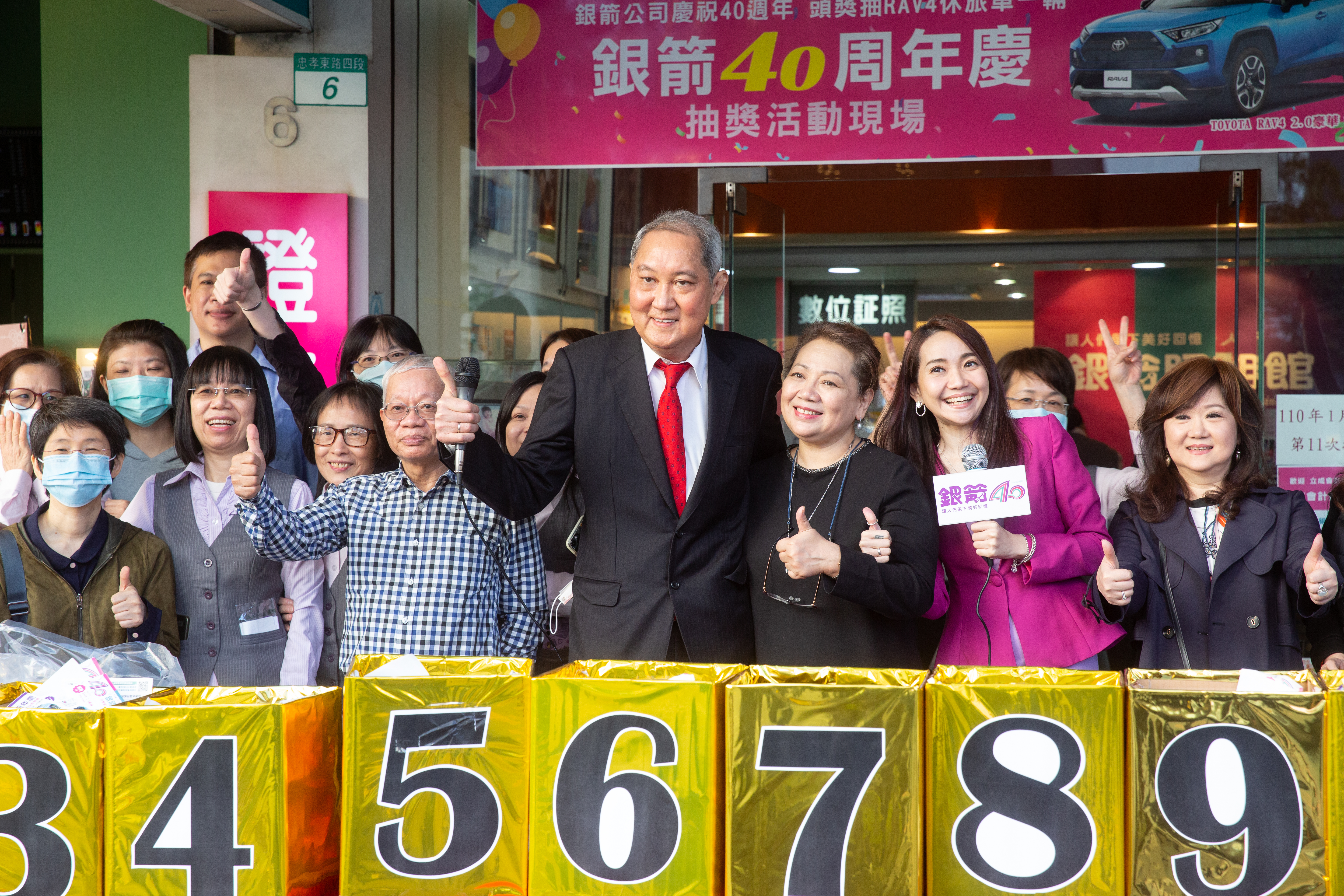 銀箭今年初歡慶40周年慶，王懷寧大手筆提供百萬轎車抽獎，回饋顧客力挺。