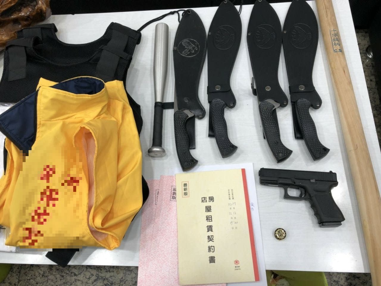 台灣黑幫犯罪工具以槍枝、刀械為大宗。