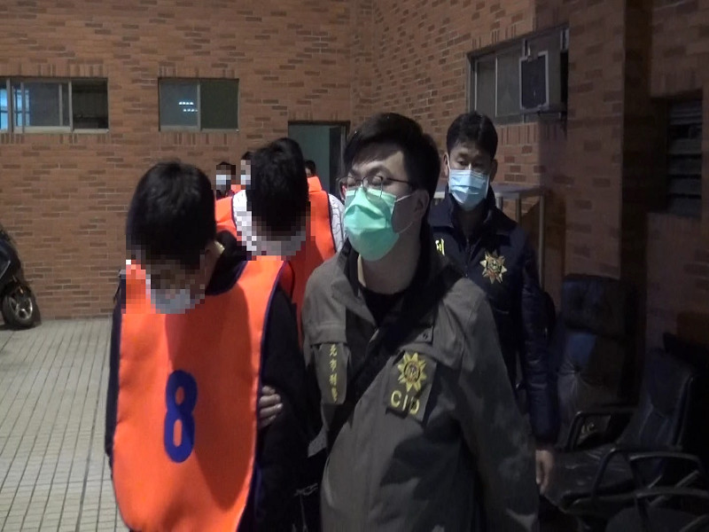 黑幫近年改以電信詐欺為主要謀利工具，賺得多、刑責又輕。