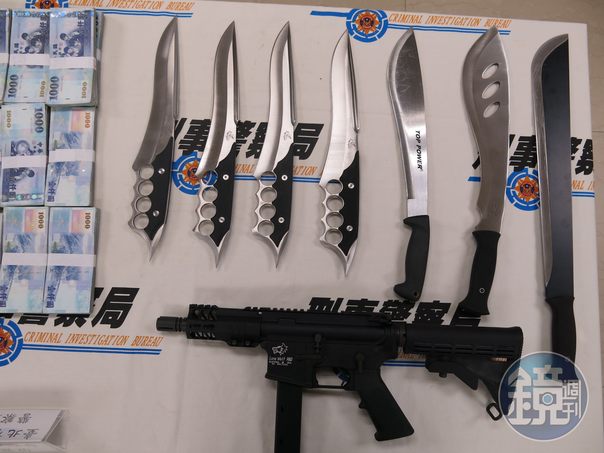 警方查獲幫派犯罪工具。