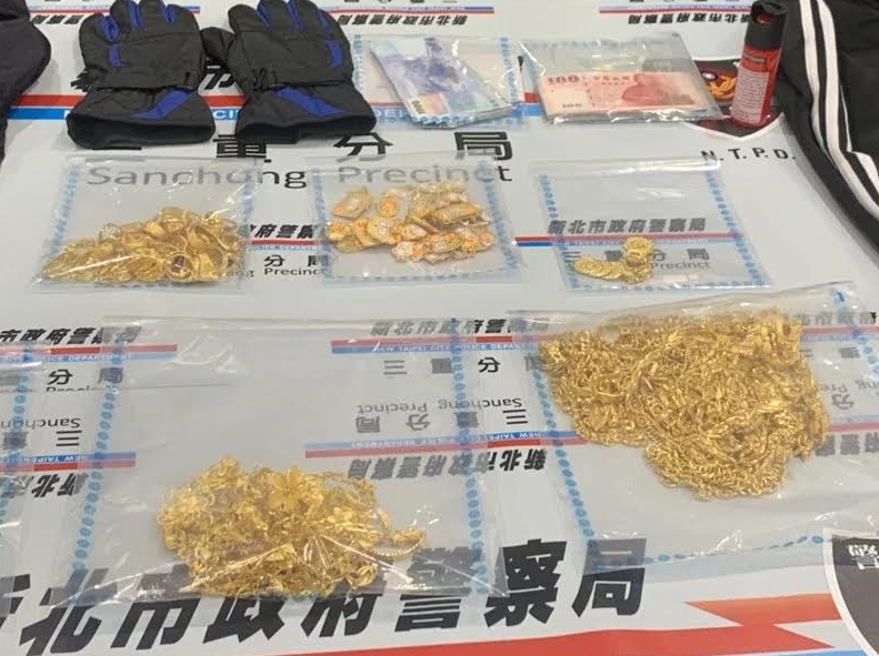 三重銀樓搶案再逮多名共犯，起獲追回贓物黃金一批。（警方提供）