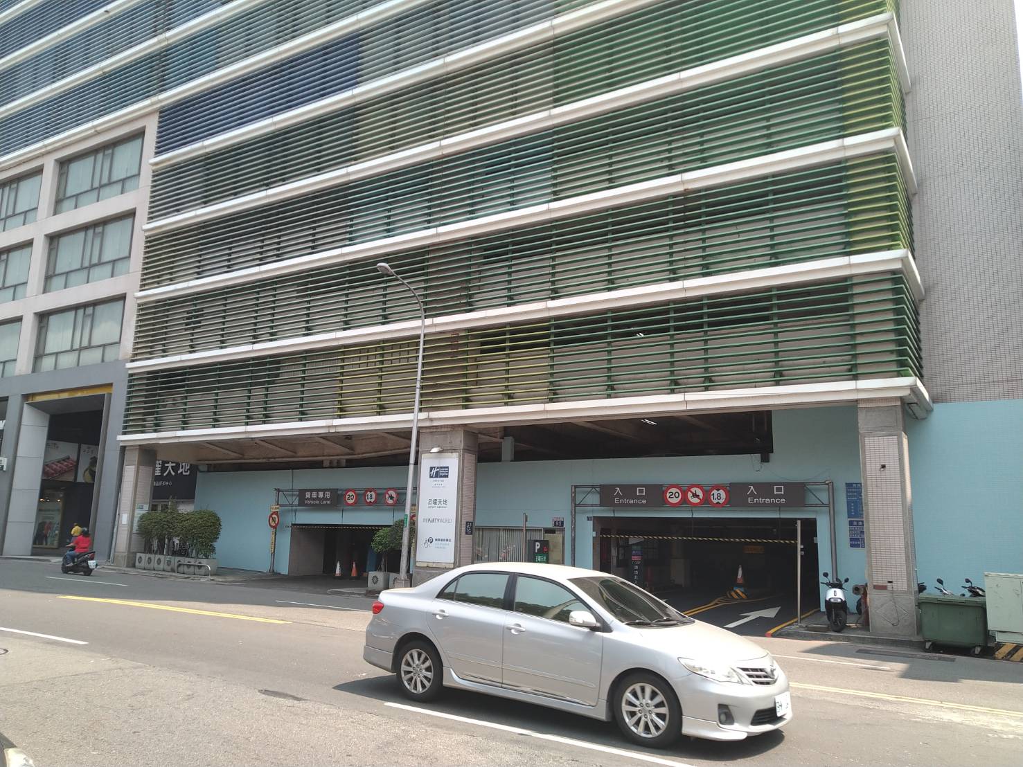 台中市自由路該停車場曾發生後車廂藏屍命案，警方偵辦過程因靈異現象，嚇出一身冷汗。（取自網路）