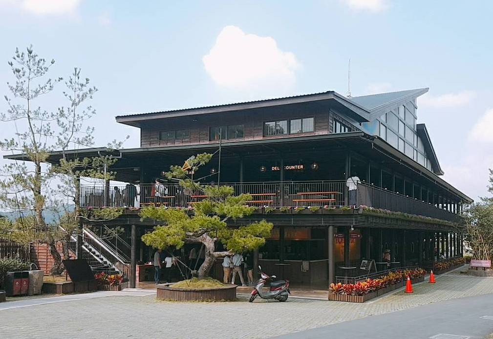 到紅茶觀光工廠品茗、吃茶葉蛋。（雲品溫泉酒店提供）