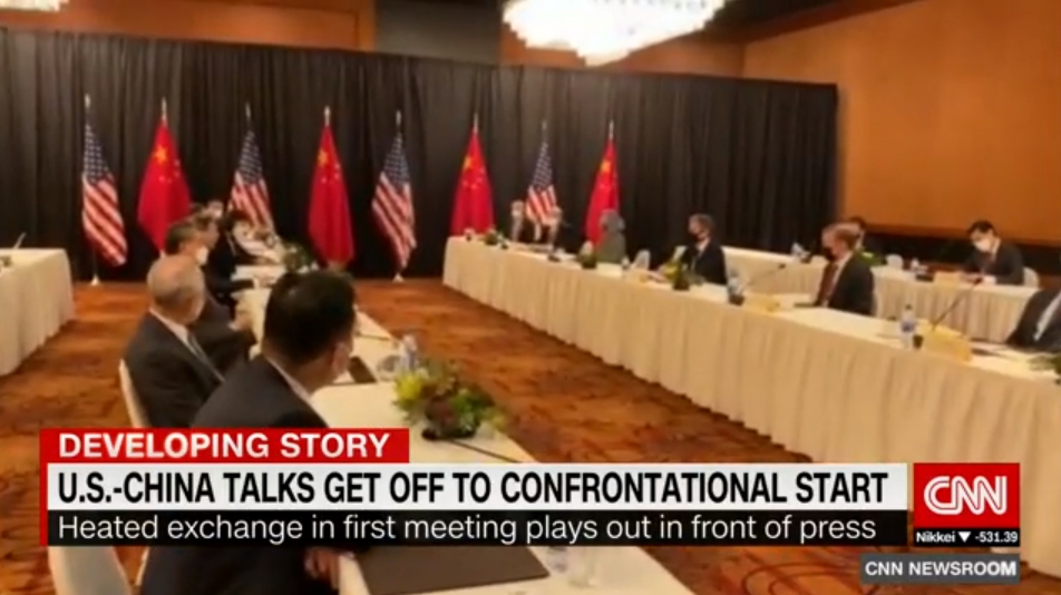 美中雙方今在阿拉斯加會面，雙方在開幕式上唇槍舌戰。（翻攝自CNN YouTube）