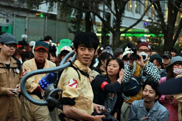 西野亮廣很重視垃圾丟棄問題,也親自加入清掃垃圾活動。(翻攝自西野亮廣部落格)