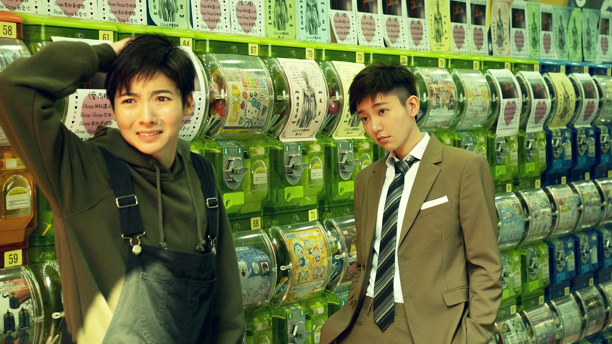 謝沛恩（左）因飾演男角，得盡量展現內在的陽性；郭雪芙（右）雖演女性，但有反串與戀愛戲，層次更複雜。（海鵬提供）