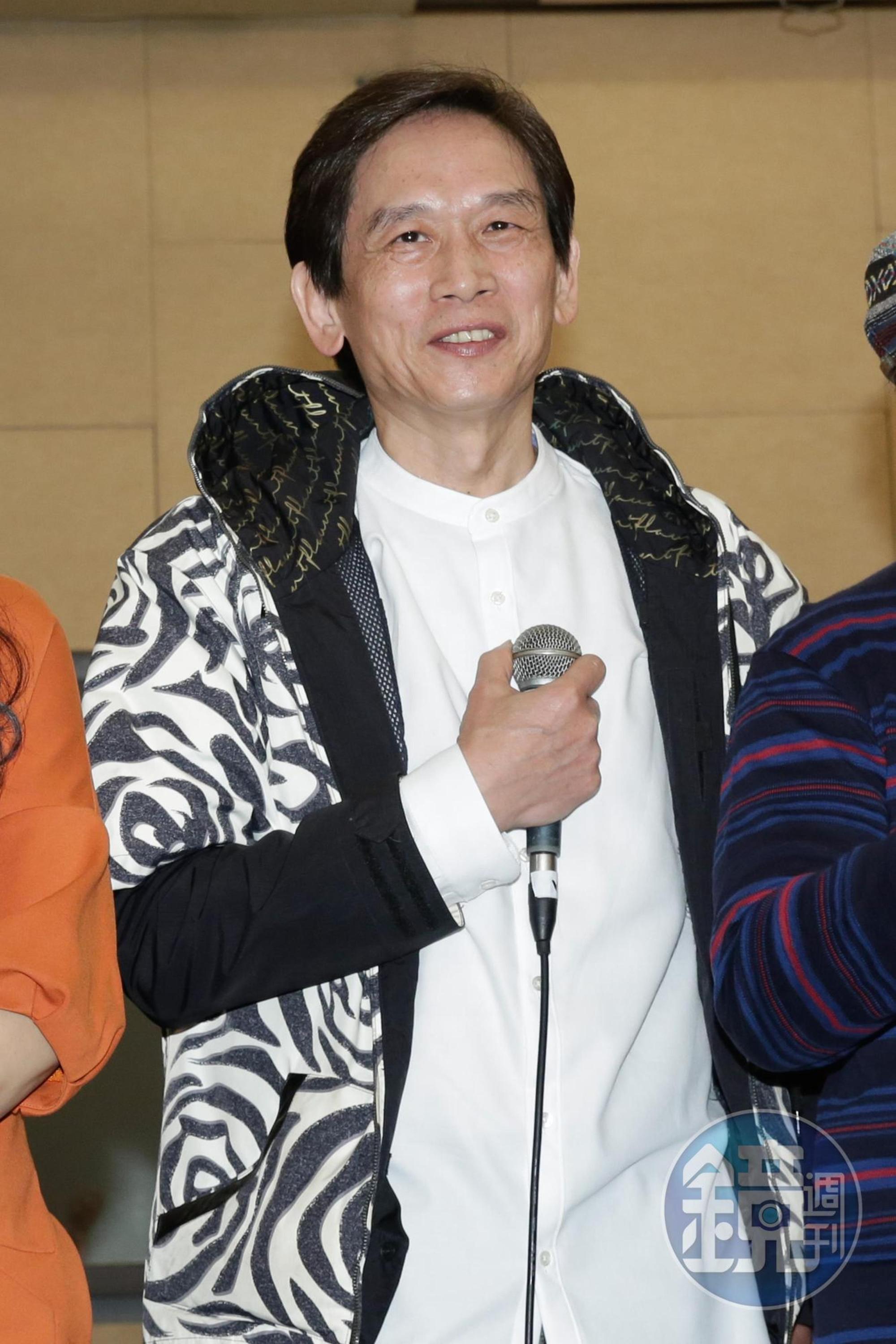 殷正洋在現場爆料，施孝榮曾做一個動作，讓對方鎖骨斷掉送進醫院。
