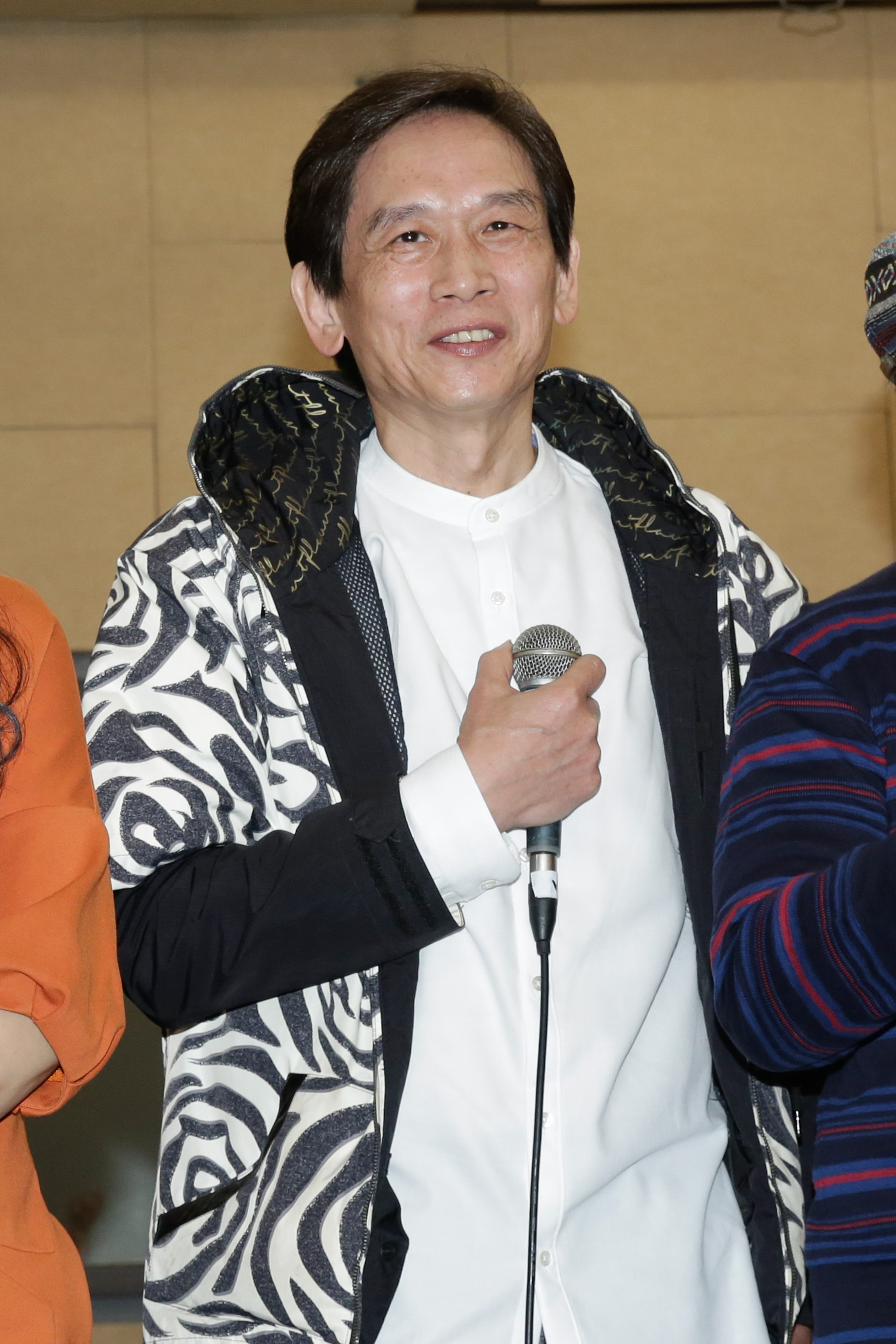 殷正洋在現場爆料,施孝榮曾做一個動作,讓對方鎖骨斷掉送進醫院。