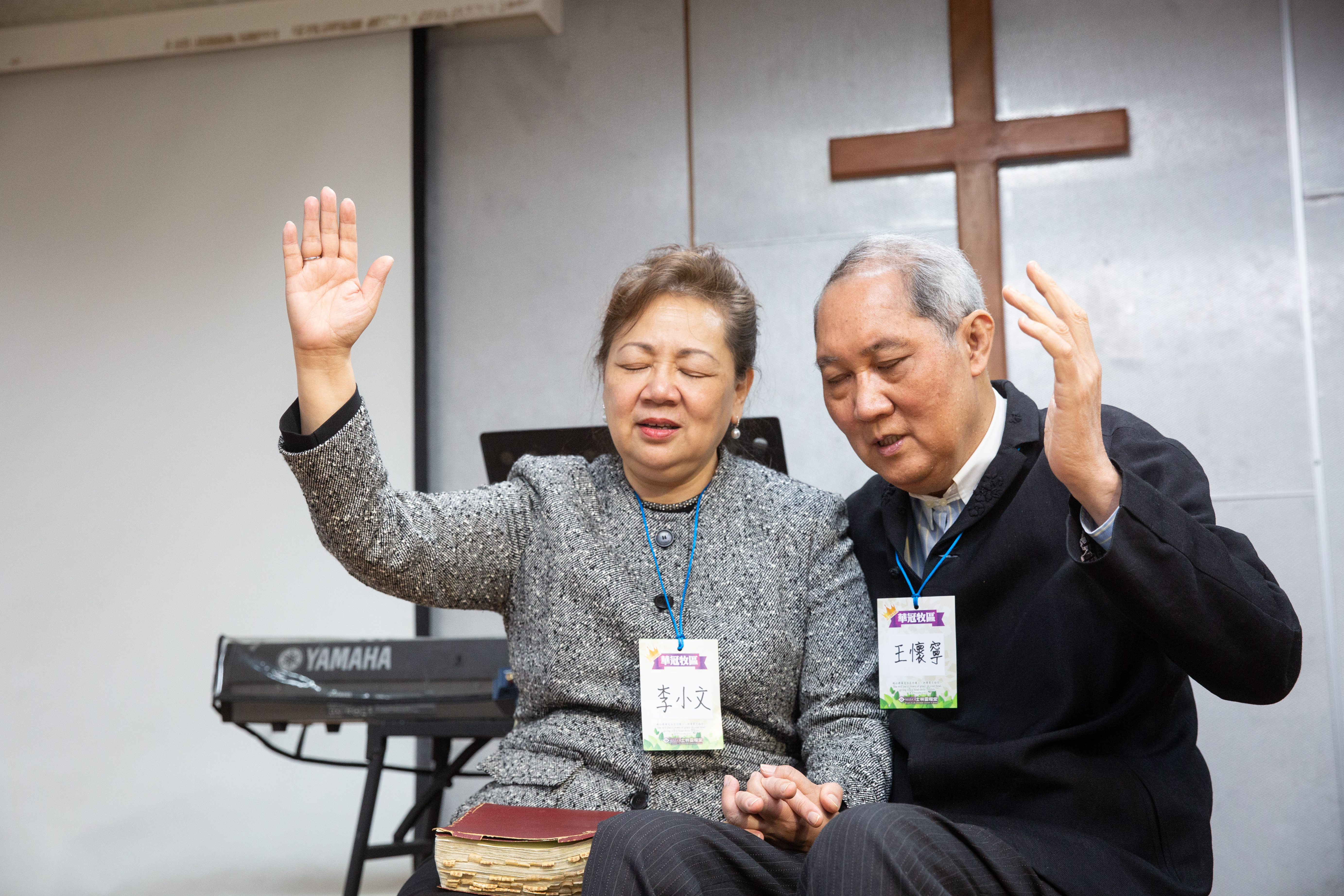 在宗教信仰的教導下，王懷寧（右）與李小文（左）攜手走過婚姻與事業的低潮。