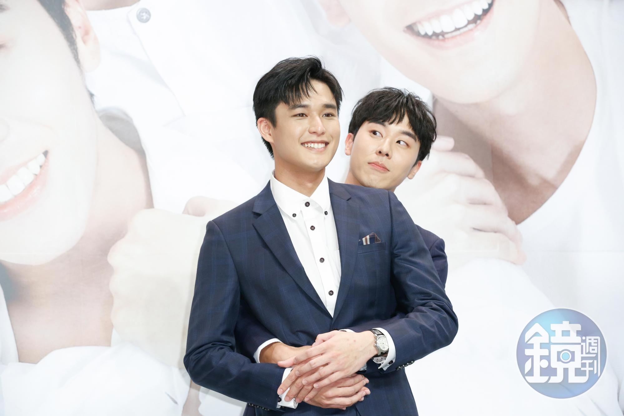 BL劇大熱,安俊朋(左)、林嘉威(右)也參與《HIStory 4》演出,小鮮肉親密互動讓腐女們全程「姨母笑」停不下來。