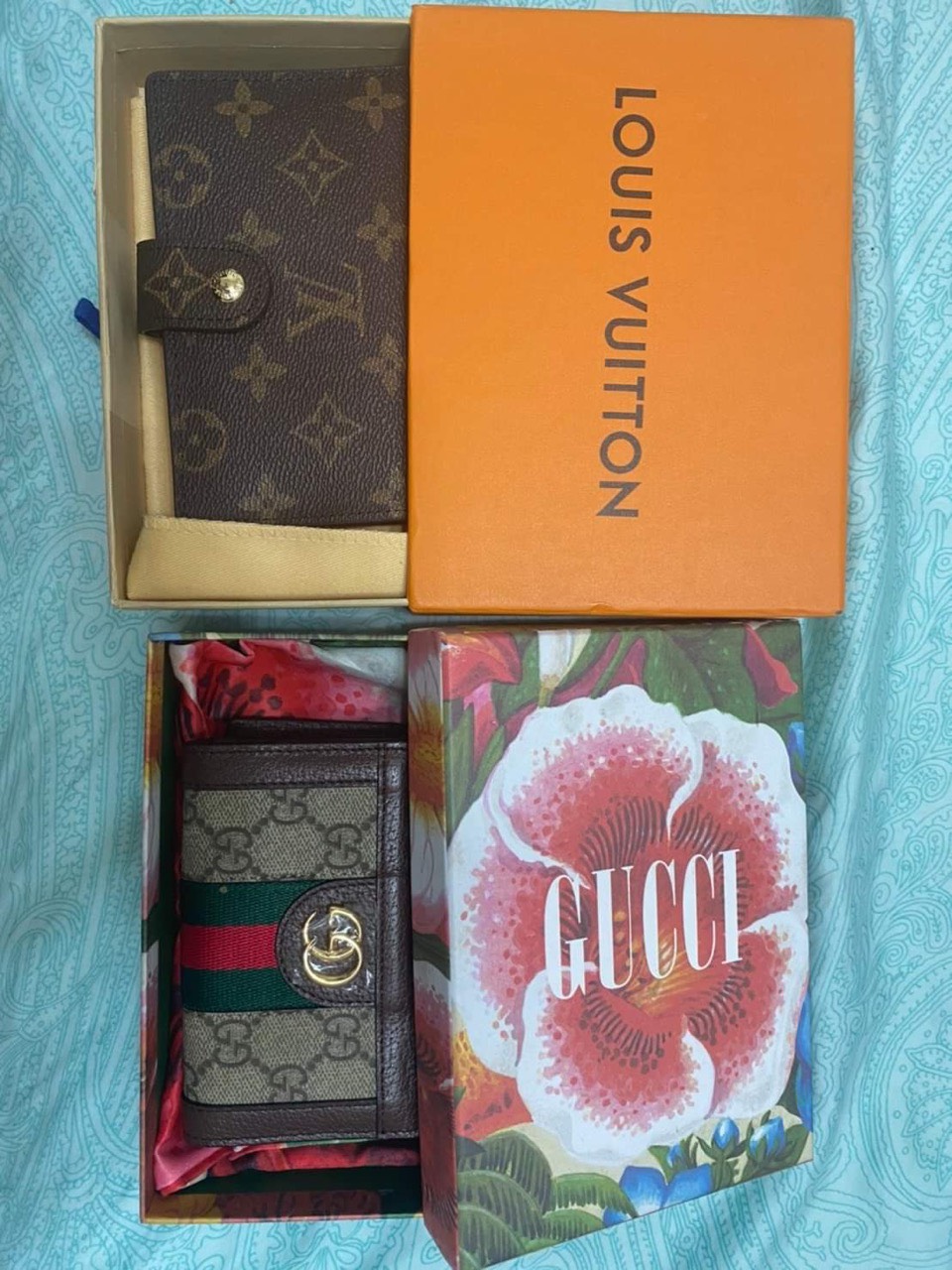 吳女時常暗示Ｋ先生替她買名牌包，還會將戰利品po上網寫開箱文。（讀者提供）