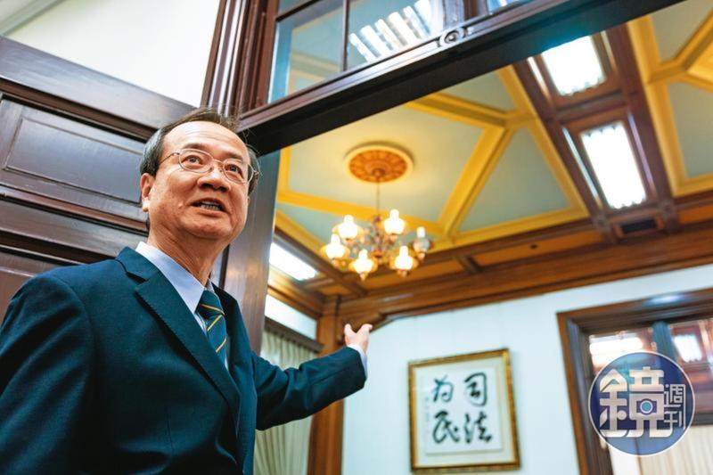 司法院長許宗力致力司法改革，周靜妮等問題法官將遭議處，基層法官都很期待。
