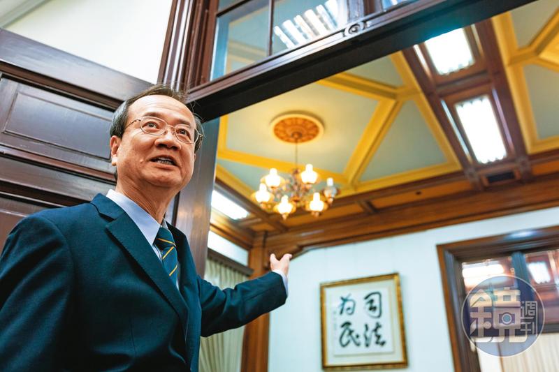 司法院長許宗力致力司法改革,周靜妮等問題法官將遭議處,基層法官都很期待。