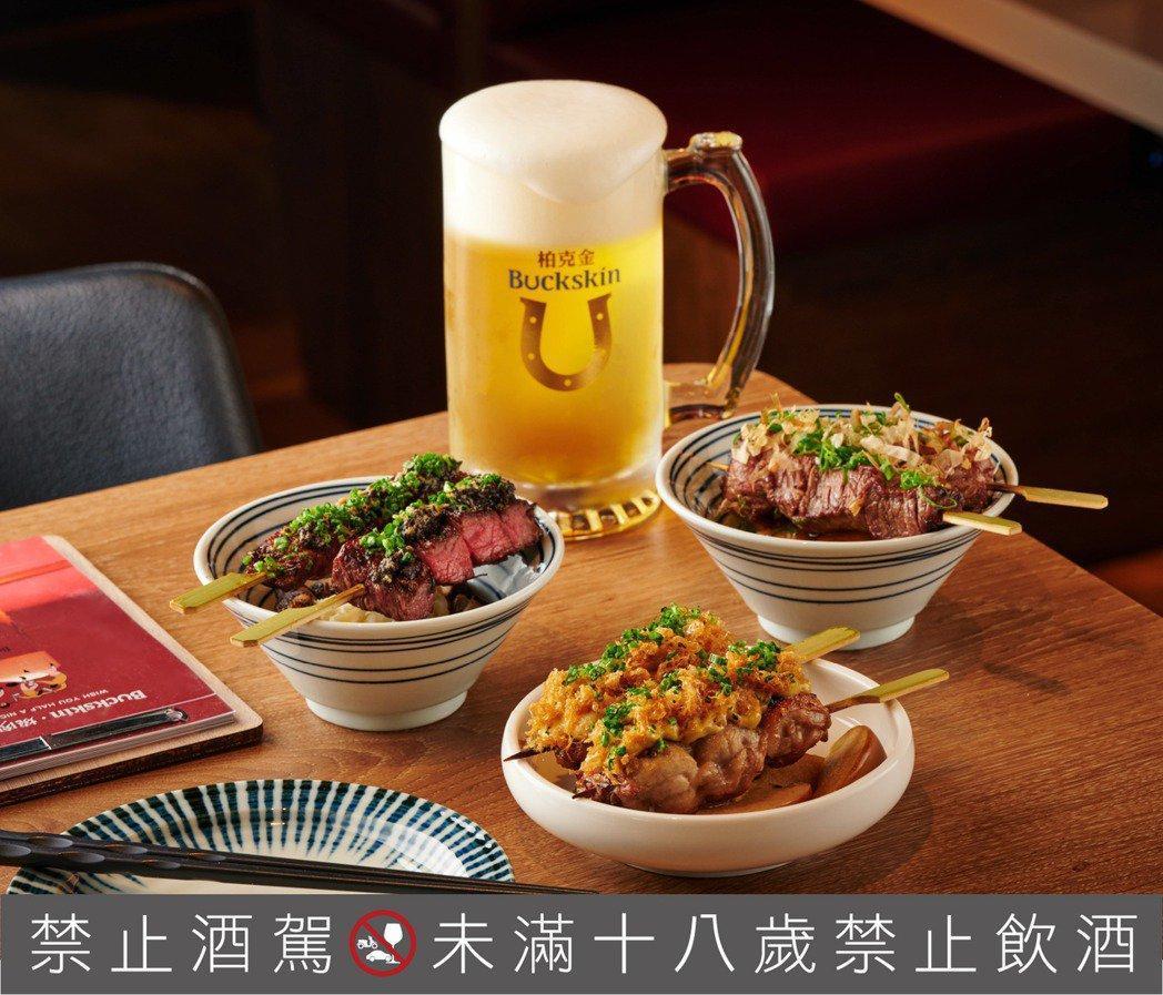 吃串燒配啤酒，這樣暢快吃法，總是帶來歡樂感。（Buckskin Yakiniku / Yakitori Bar 柏克金燒肉/串燒吧提供）
