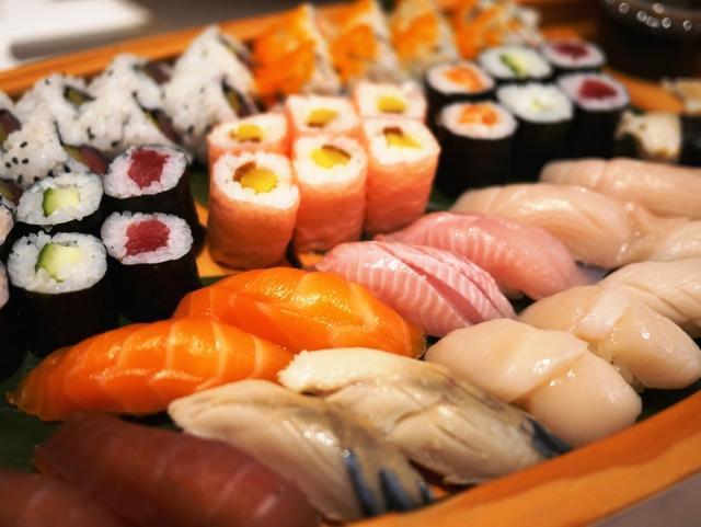 為享知名壽司店「壽司郎」的免費優惠,許多年輕人改名為「鮭魚」。(示意圖,Photo-AC)