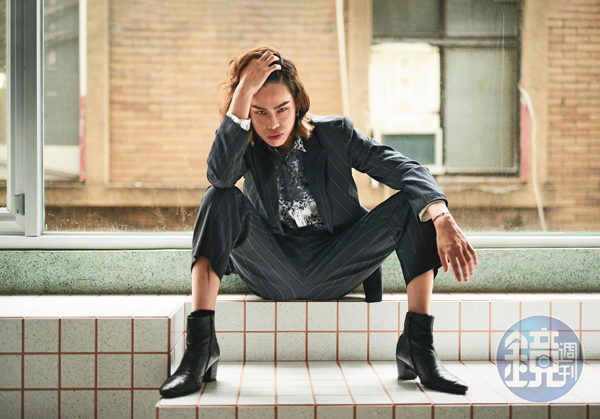 雖然Yolanda的中性氣質,讓他成長過程辛苦,只是當娛樂到同儕時,也開始找到表演的熱情與養分。