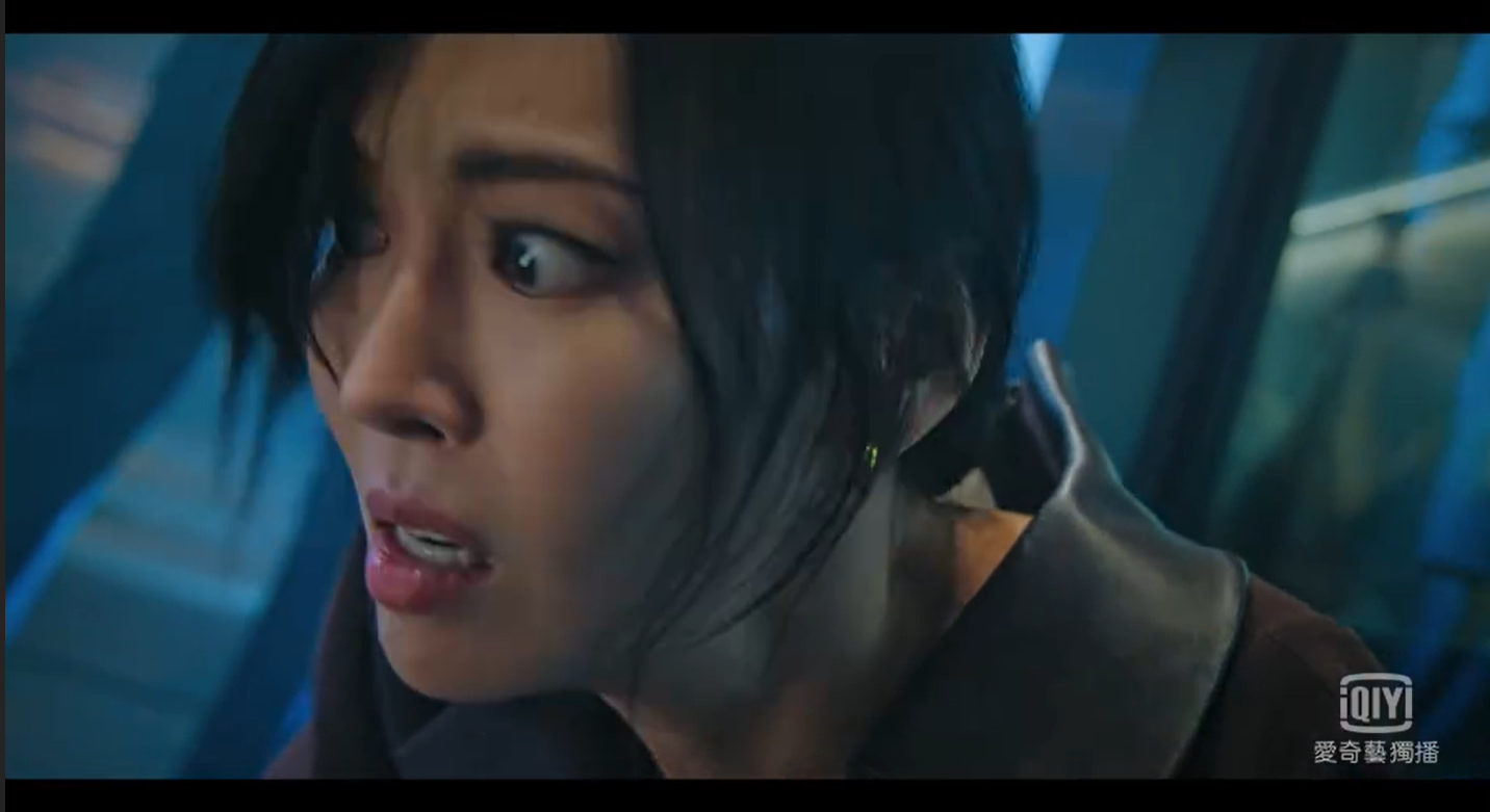 《Penthouse上流戰爭》金素妍飾演的千書真再婚後遭老公監禁且以暴力相待,不少觀眾反應太過火。(翻攝自愛奇藝國際站)