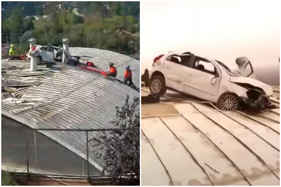 智利一輛汽車失控飛出山路,意外墜毀於一旁建築屋頂。(翻攝自T13 Youtube頻道)