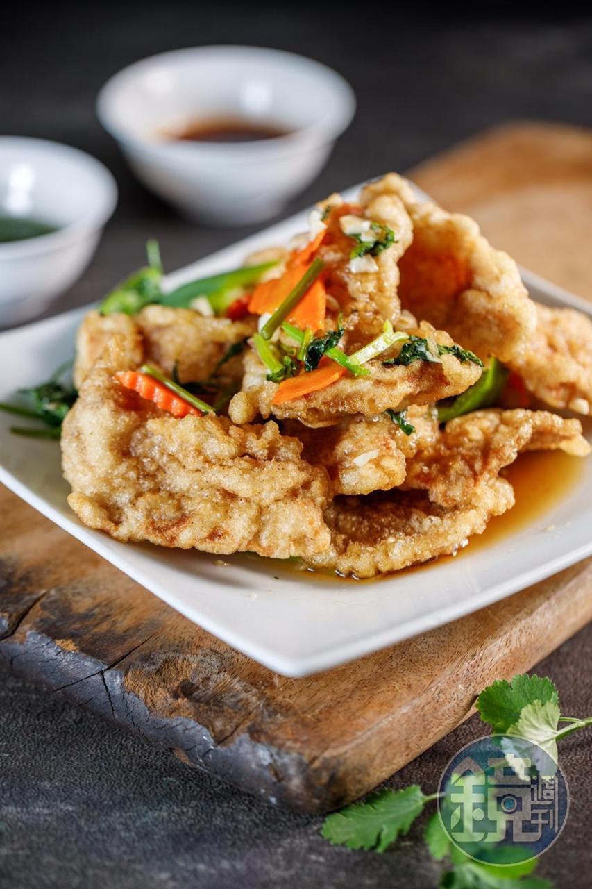 趁熱吃最正點的「鍋包肉」是每桌必點的招牌菜。(280元/份)