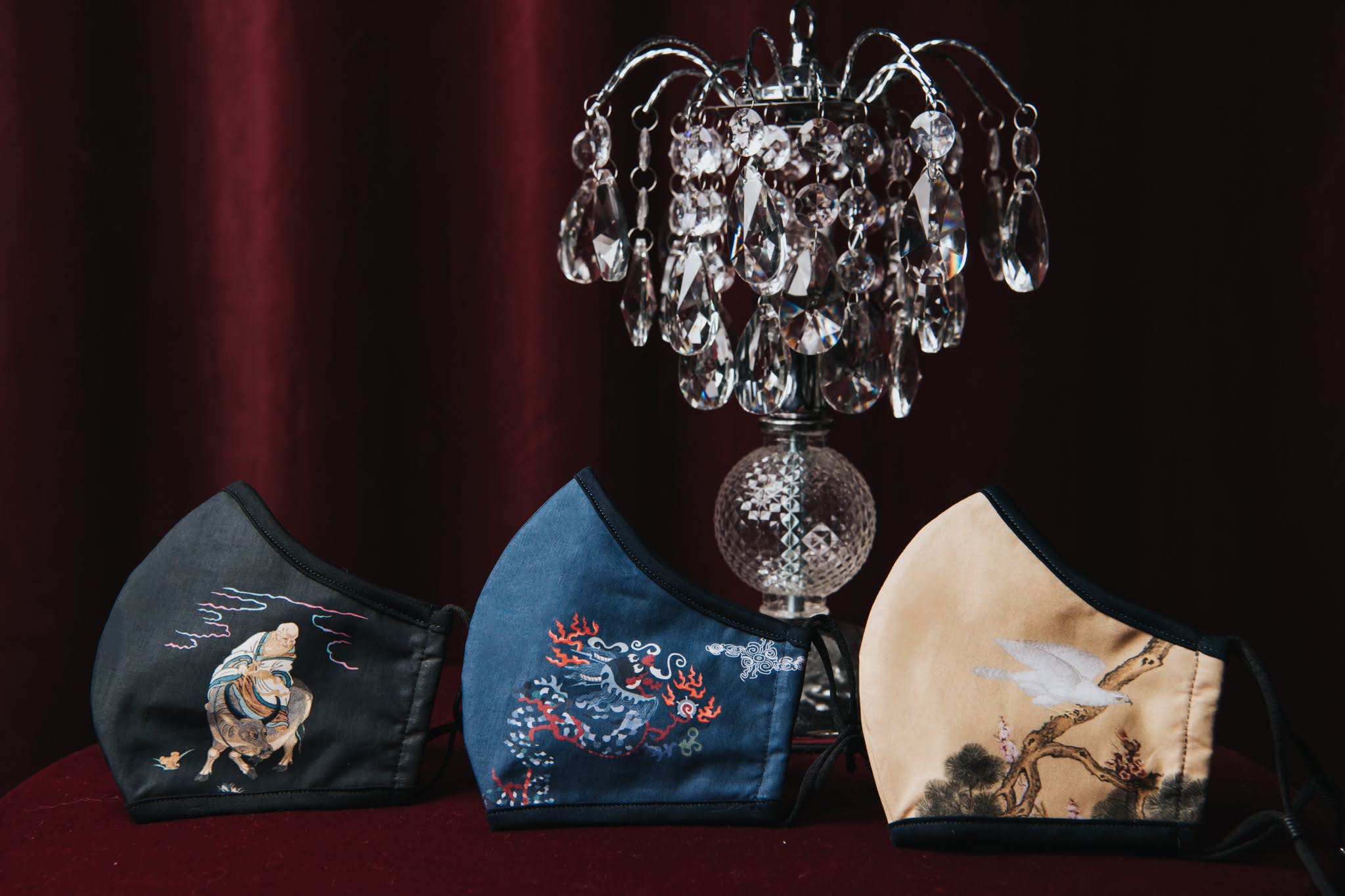 德國百年工藝精品梵洛克（van Laack）與故宮合作開發3款口罩。（梵洛克提供）