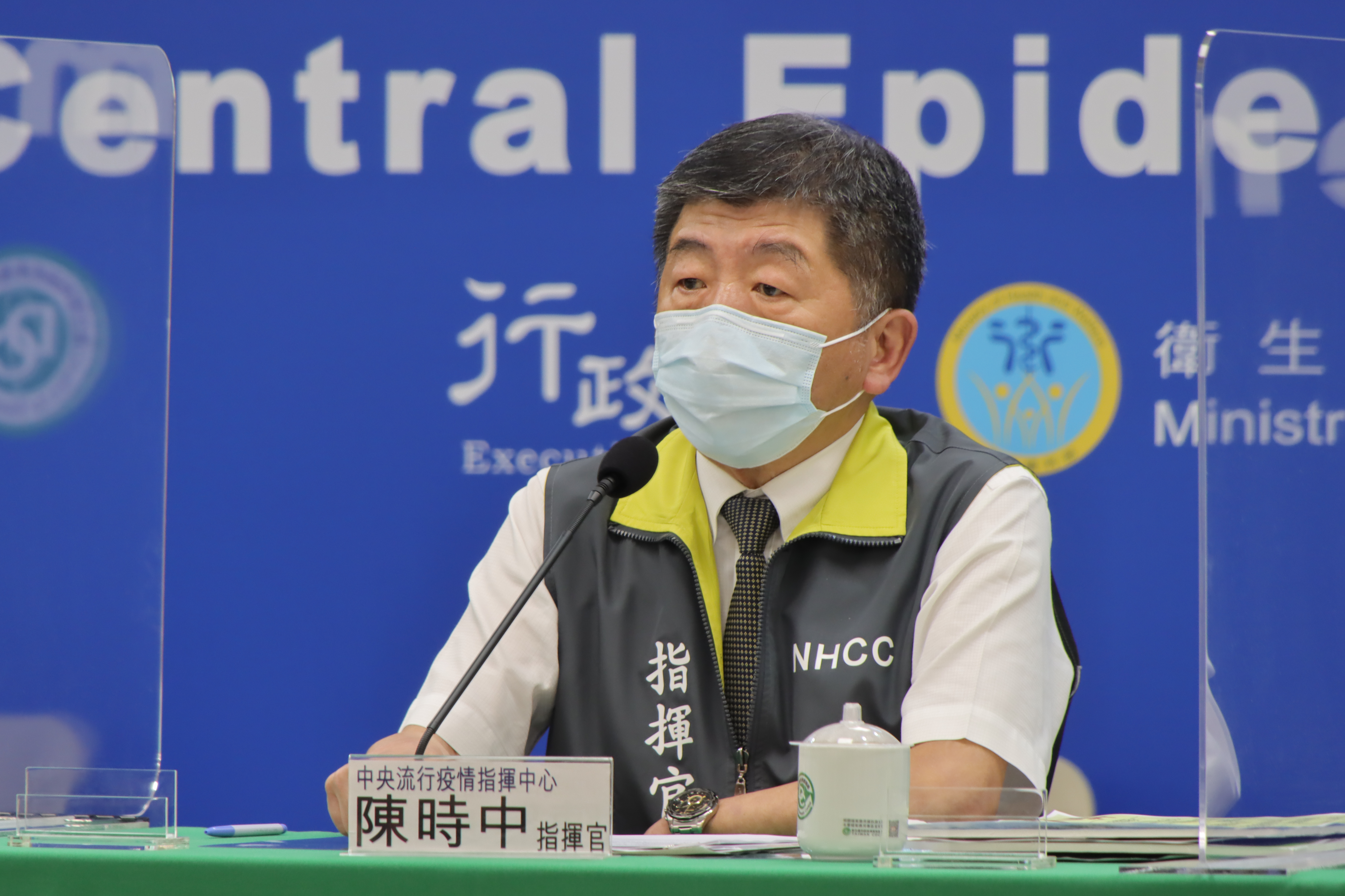 對於施打疫苗陳時中表示，目前都還好，不過坦言「背有點痠痠的」，但不清楚是否為心理作用。（指揮中心提供）