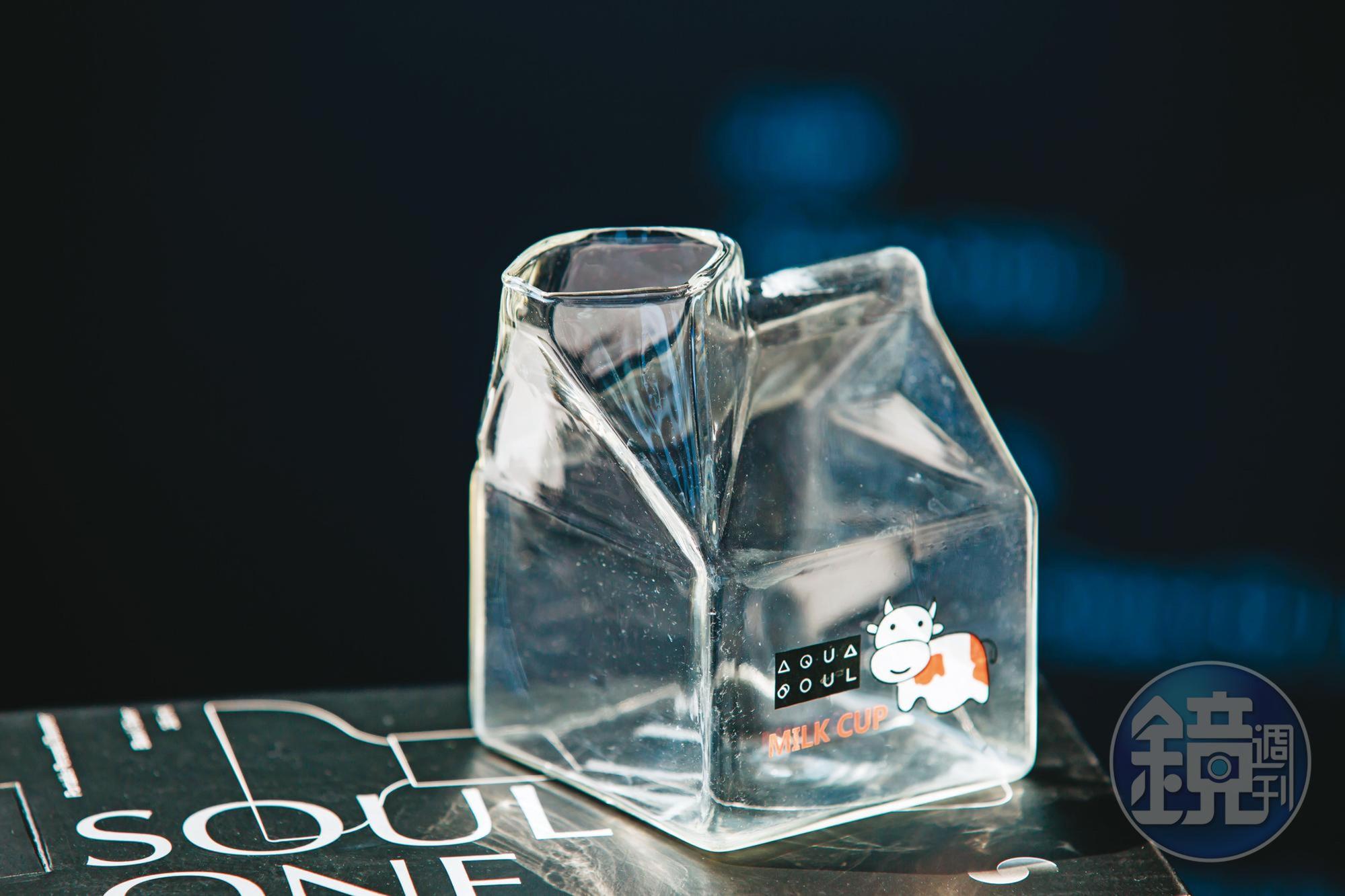 2014年廖冠傑自創品牌AQUA SOUL（水晶靈），推出牛奶杯等文創商品。（259元/個）