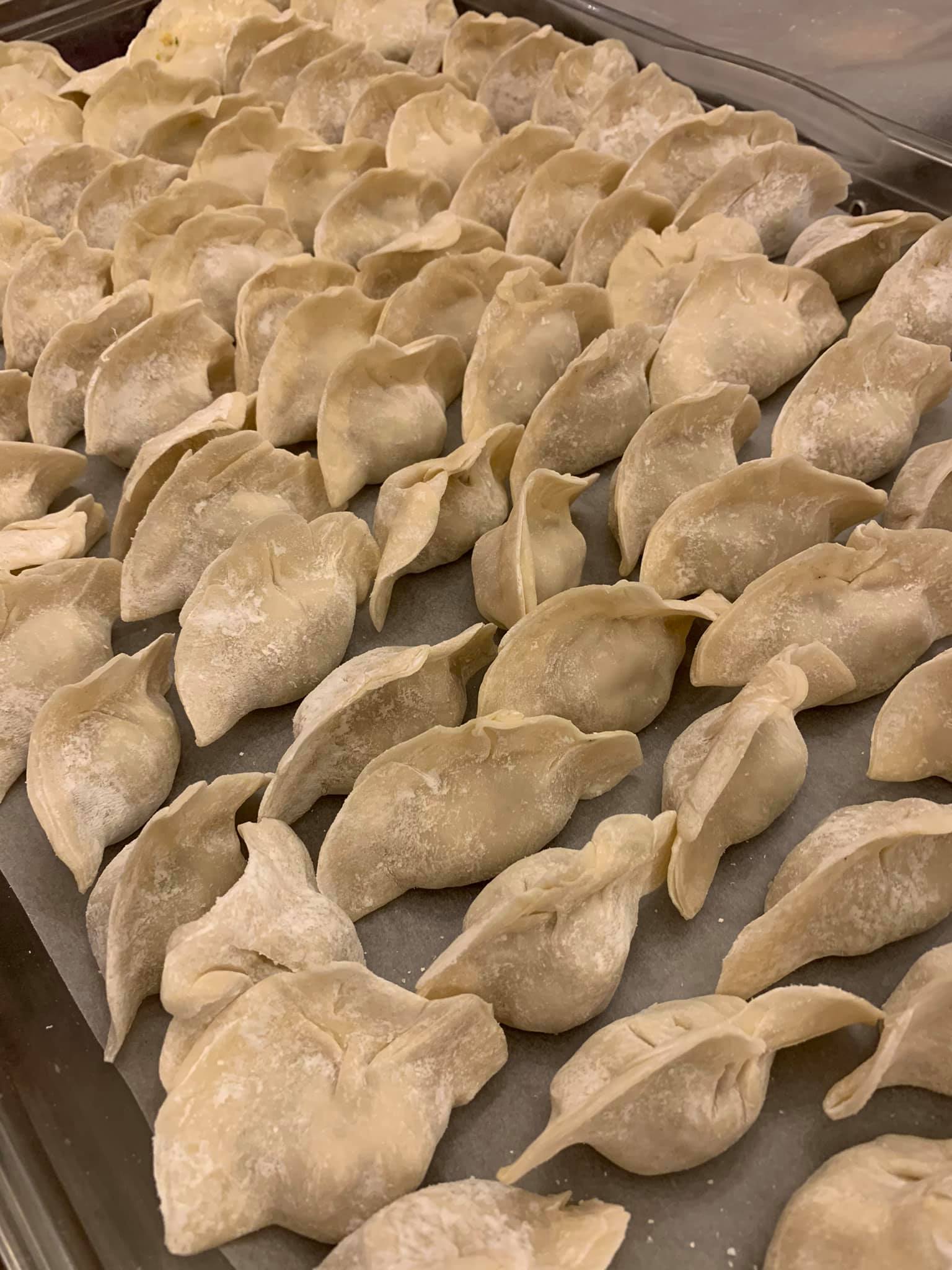 鮁魚餃子凍好了，每24顆裝一包。