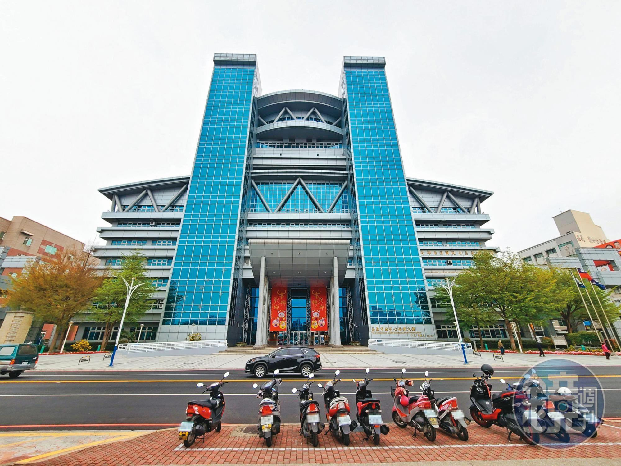 嘉義市長黃敏惠心腹機要吳健榮8度涉貪,一家6口未經國考全寄生市府,今(23日)遭本刊踢爆後,嘉義市政府今回應了。圖為嘉義市府。