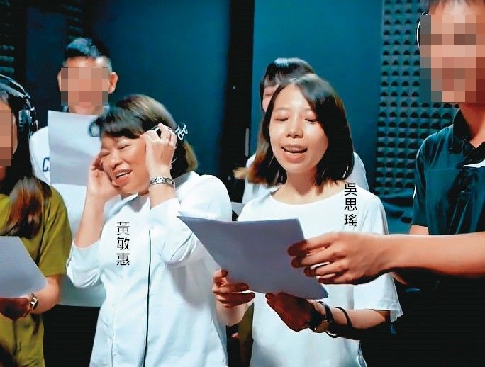 嘉義市長黃敏惠拍攝《做伙來去踅嘉義》MV時,吳健榮的大女兒吳思瑤也參與演唱。(翻攝YouTube做伙來去踅嘉義)