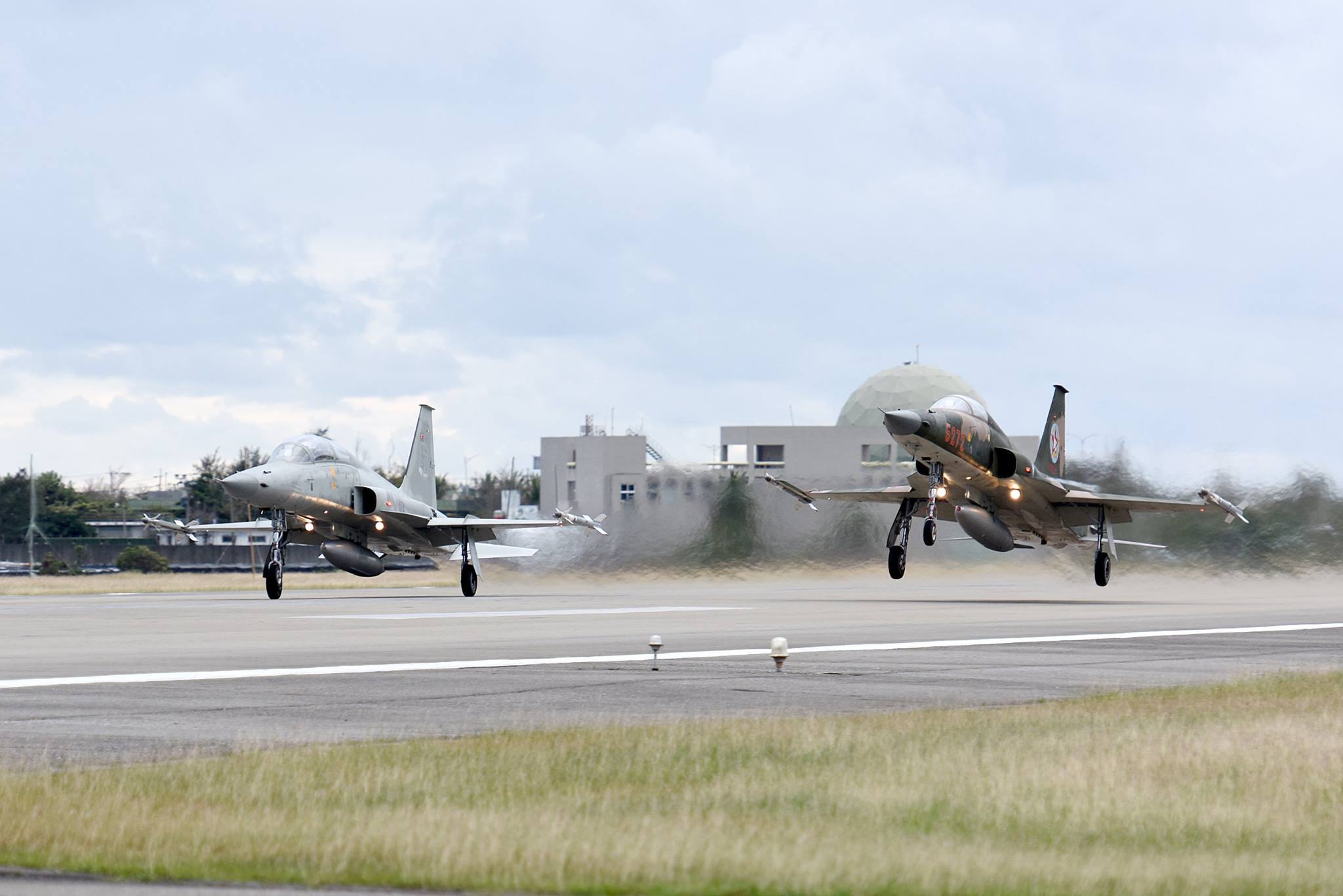 台東2架F-5E戰機發生相撞墜海意外。（示意圖，翻攝自中華民國空軍臉書）