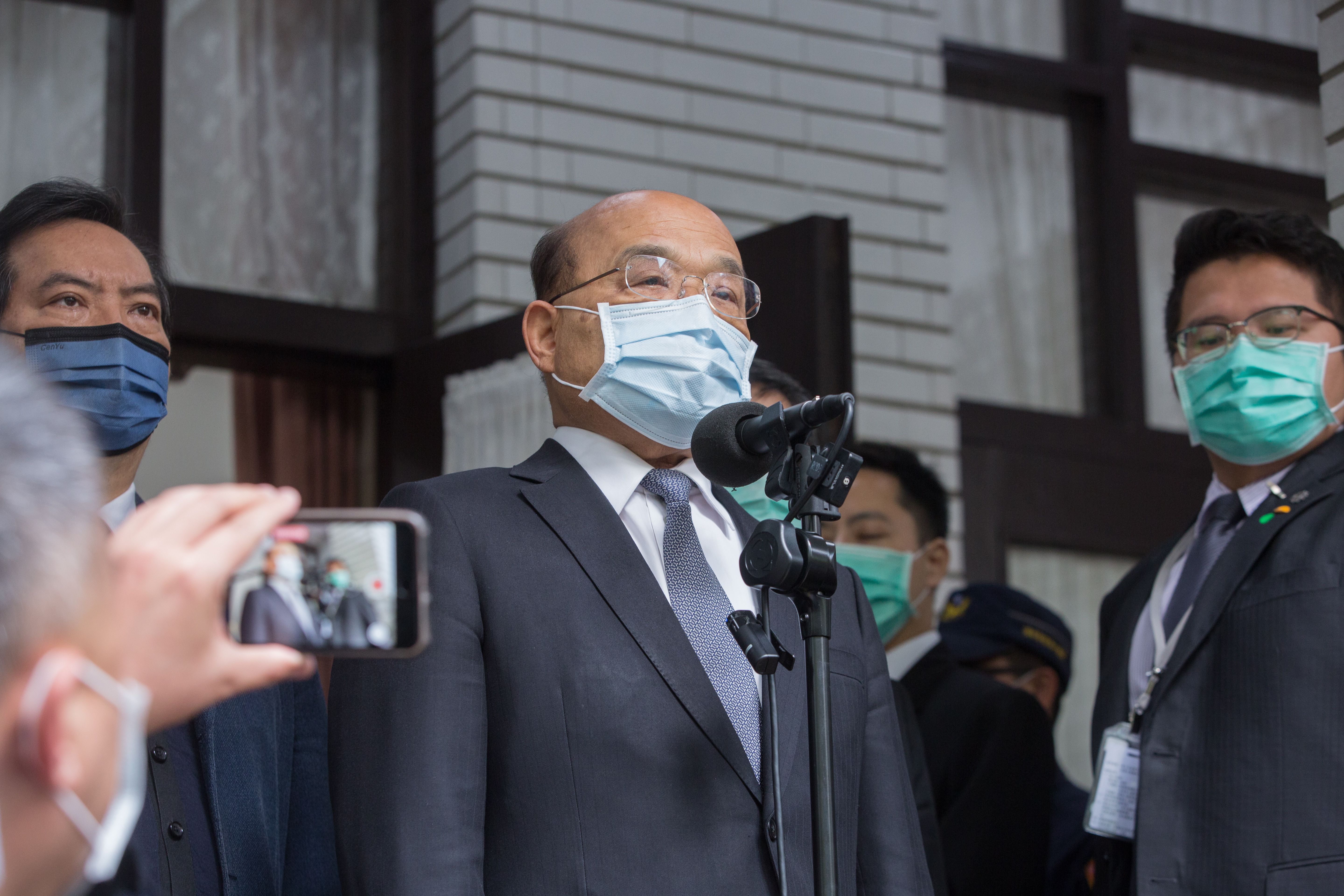 行政院長蘇貞昌今（23日）表示，台灣的天空需要很多勇敢飛官，對於殉職飛官表達敬意感謝與不捨，會全力搜尋失蹤飛官下落。（本刊資料照）